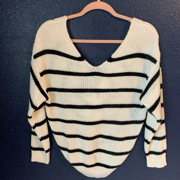 Stripe sweater with open back detail - Picture 4 of 5